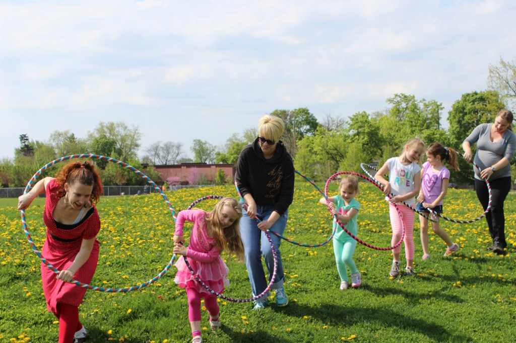 hoop you hula hoop train with kids