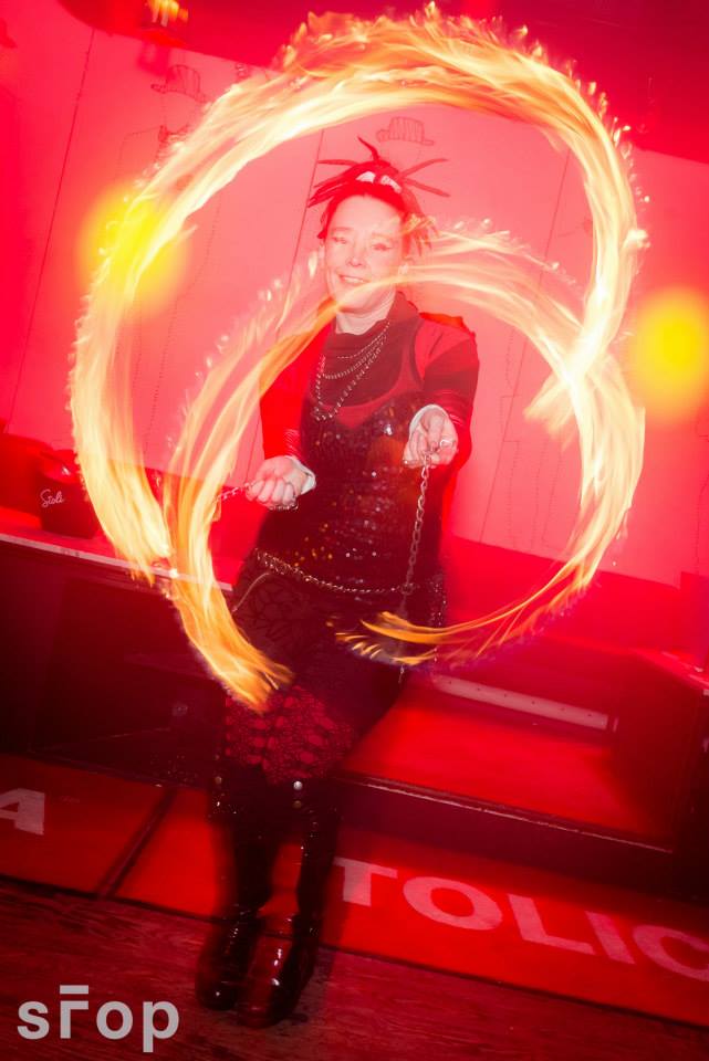 Fire-performer-Lucy-Loop-at-Fstop-Fire-and-ice7